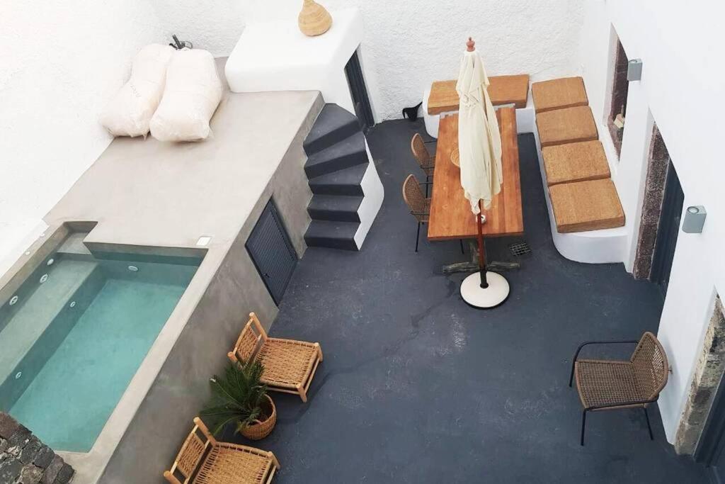 Santorini Folia Cave House With Jacuzzi Villa Pyrgos Kallistis Exterior photo