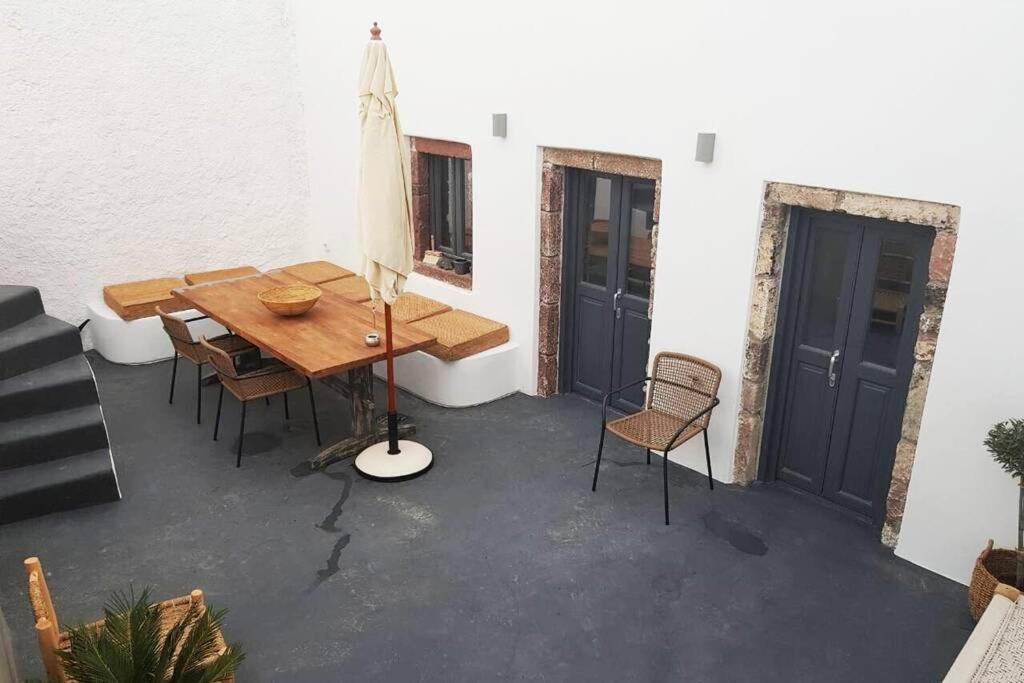 Santorini Folia Cave House With Jacuzzi Villa Pyrgos Kallistis Exterior photo
